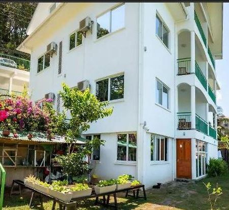Manfiyo Guest House Anse Boileau Екстериор снимка